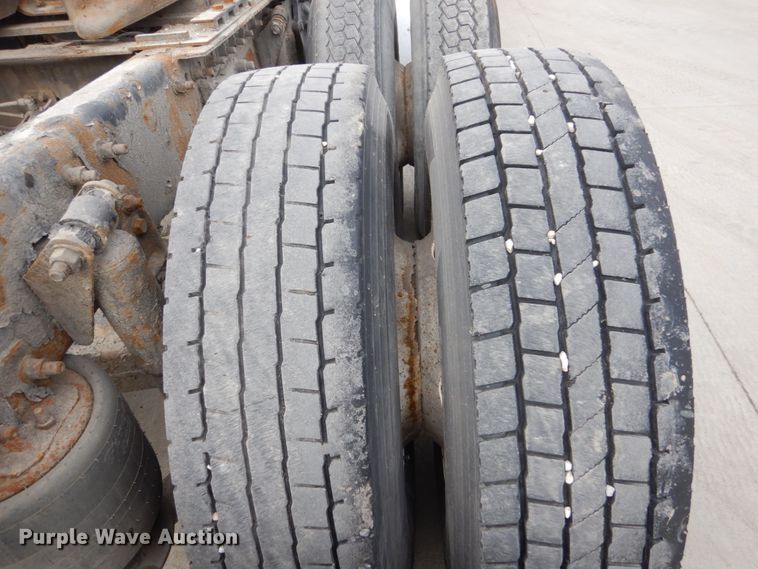 image for item FU9182 2007 Freightliner Columbia semi truck