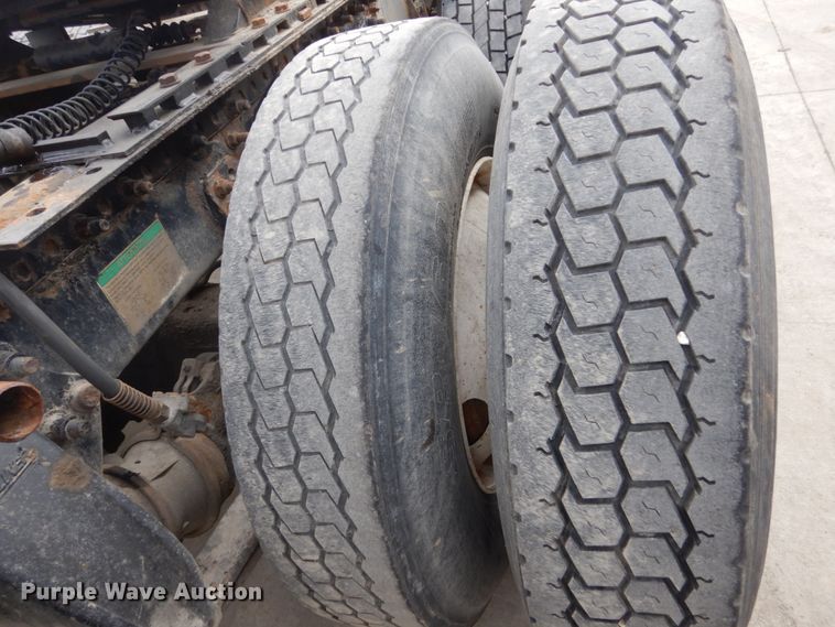 image for item FU9182 2007 Freightliner Columbia semi truck