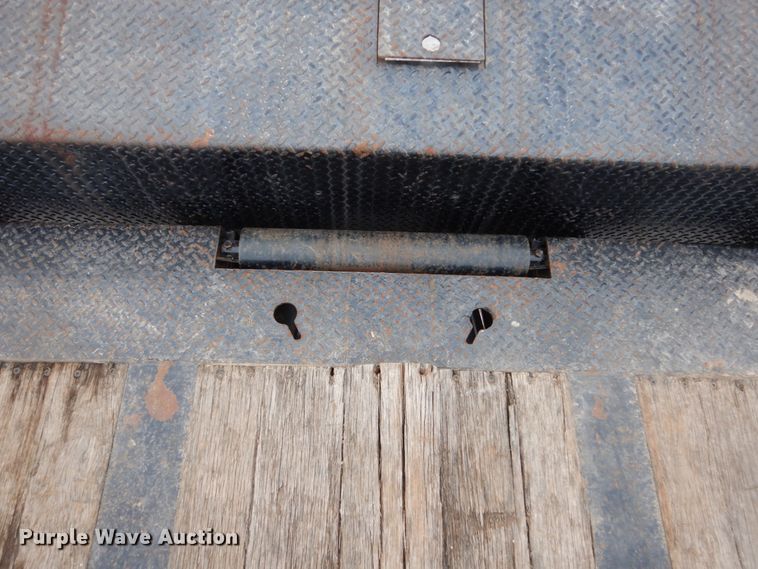 image for item FU9223 2006 XL Specialized XL70SA tilt deck equipment trailer