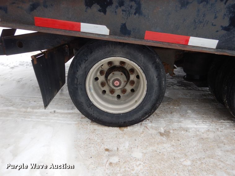 image for item FU9223 2006 XL Specialized XL70SA tilt deck equipment trailer