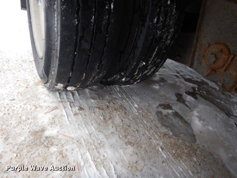 image for item FU9223 2006 XL Specialized XL70SA tilt deck equipment trailer