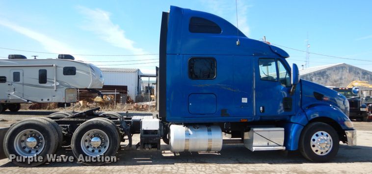 image for item GB9783 2007 Peterbilt 387 semi truck