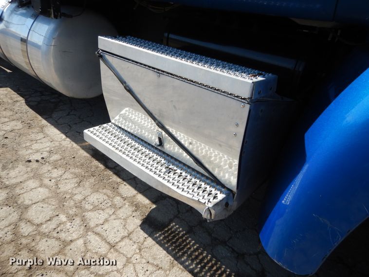 image for item GB9783 2007 Peterbilt 387 semi truck