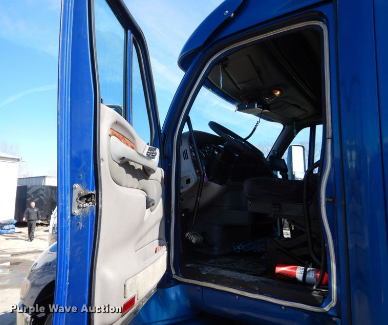 image for item GB9783 2007 Peterbilt 387 semi truck