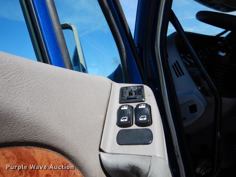 image for item GB9783 2007 Peterbilt 387 semi truck