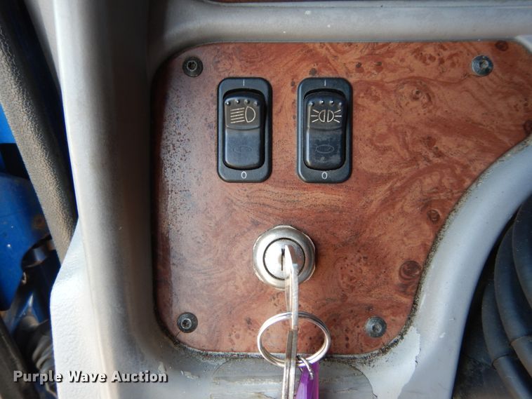 image for item GB9783 2007 Peterbilt 387 semi truck