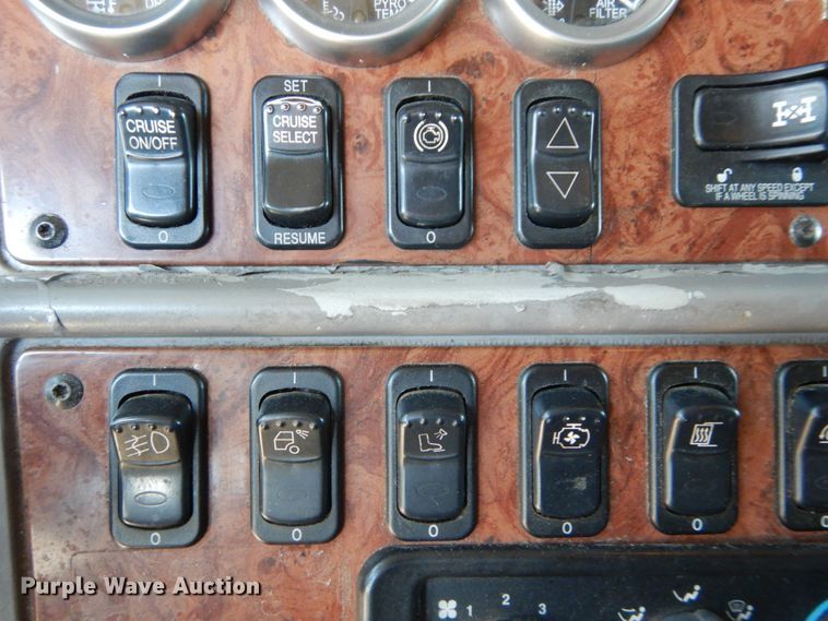 image for item GB9783 2007 Peterbilt 387 semi truck