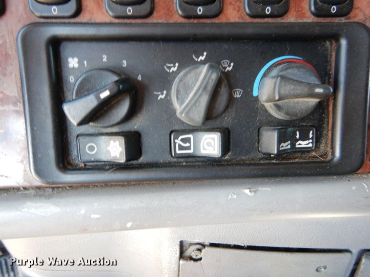 image for item GB9783 2007 Peterbilt 387 semi truck