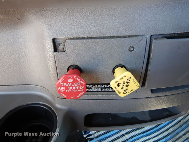 image for item GB9783 2007 Peterbilt 387 semi truck