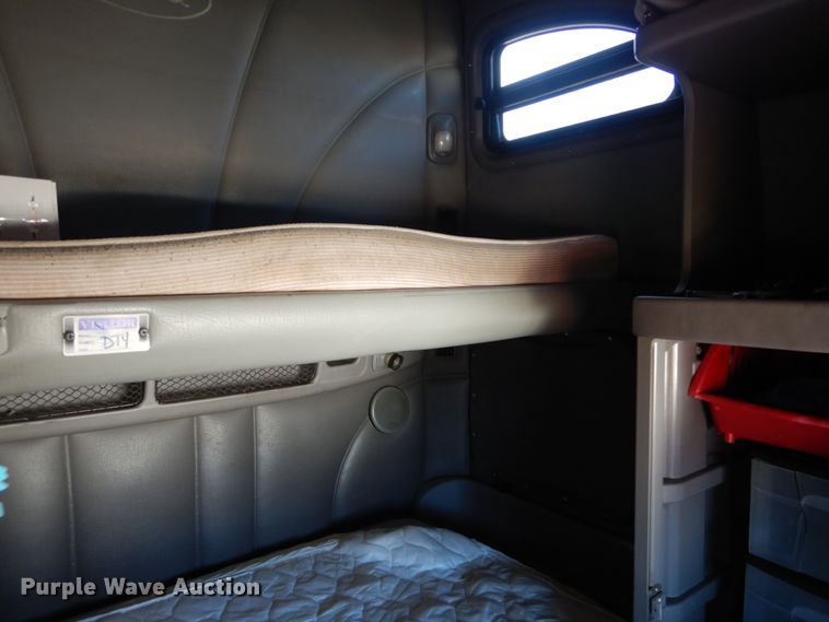 image for item GB9783 2007 Peterbilt 387 semi truck