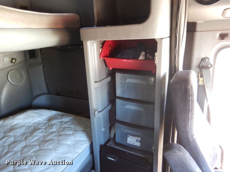 image for item GB9783 2007 Peterbilt 387 semi truck