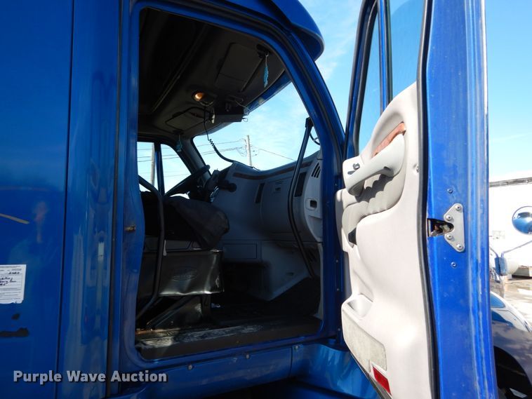 image for item GB9783 2007 Peterbilt 387 semi truck