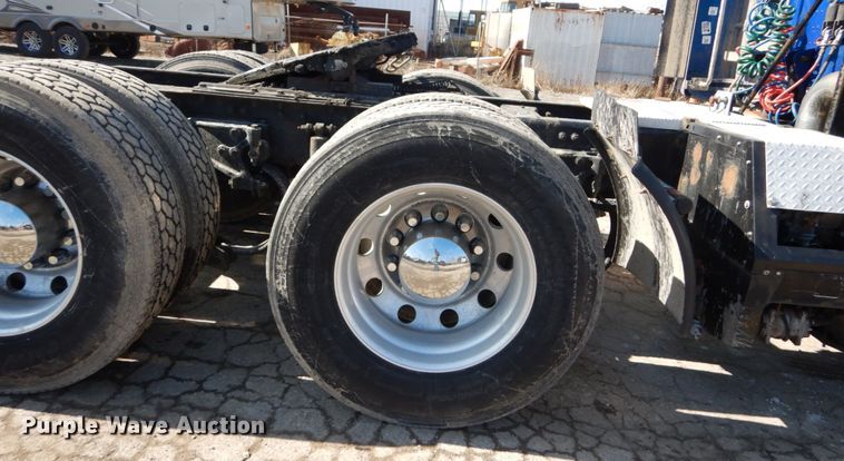 image for item GB9783 2007 Peterbilt 387 semi truck