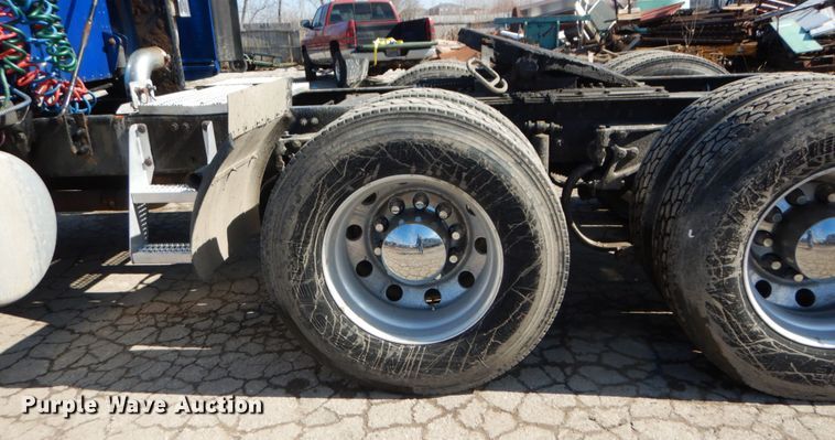 image for item GB9783 2007 Peterbilt 387 semi truck