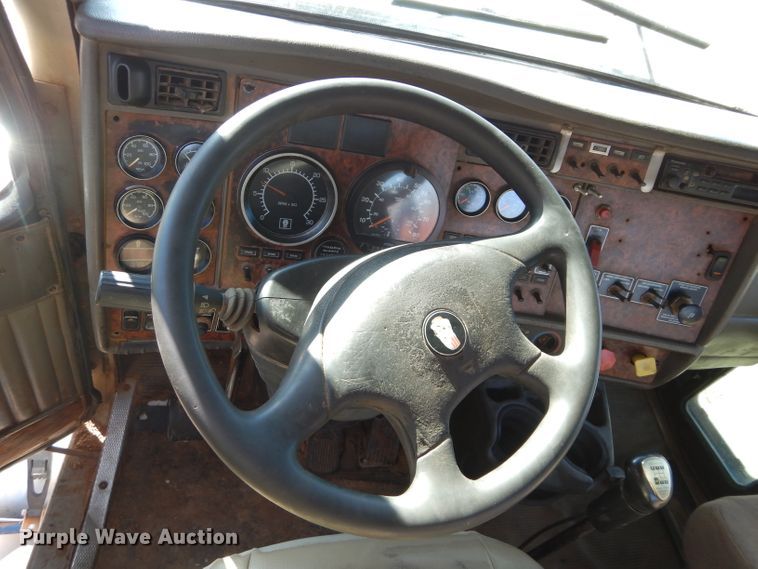 image for item GE9091 2006 Kenworth T800 semi truck