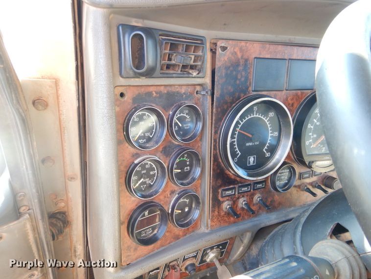 image for item GE9091 2006 Kenworth T800 semi truck