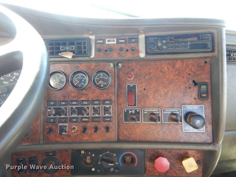 image for item GE9091 2006 Kenworth T800 semi truck