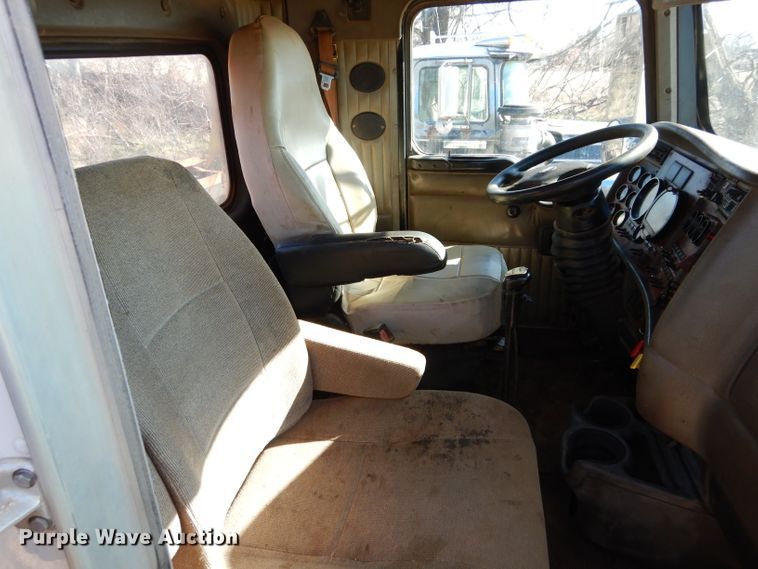 image for item GE9091 2006 Kenworth T800 semi truck