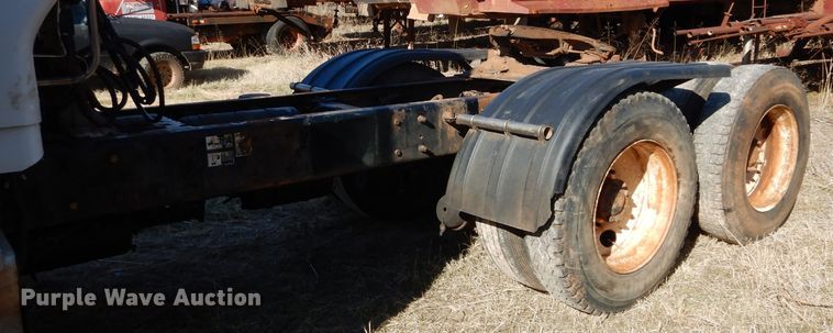 image for item GE9091 2006 Kenworth T800 semi truck