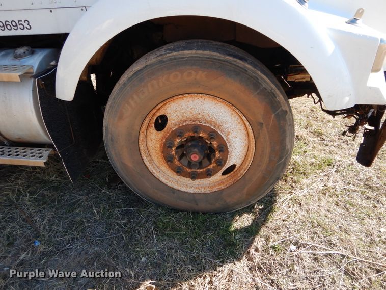 image for item GE9091 2006 Kenworth T800 semi truck