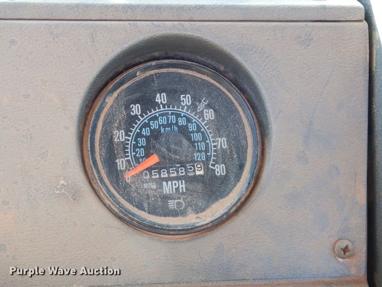 image for item GE9092 1989 Mack R688ST semi truck