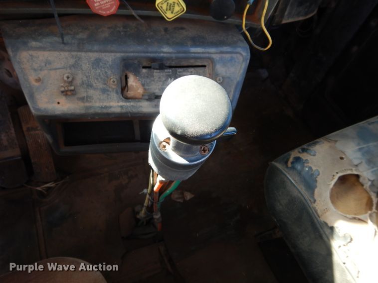 image for item GE9092 1989 Mack R688ST semi truck