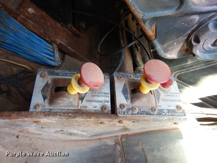 image for item GE9092 1989 Mack R688ST semi truck