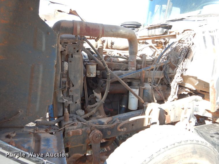 image for item GE9092 1989 Mack R688ST semi truck