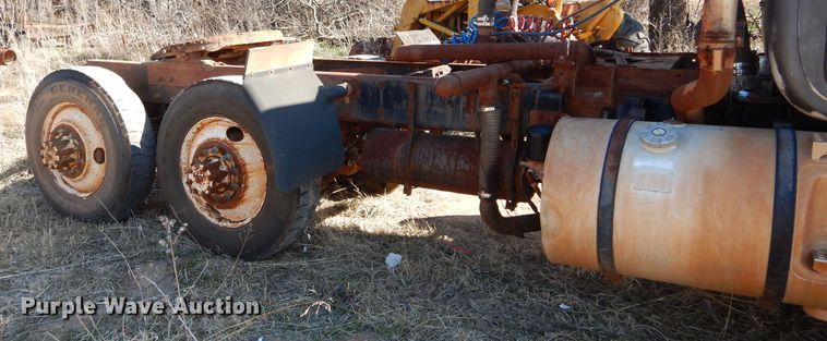 image for item GE9092 1989 Mack R688ST semi truck