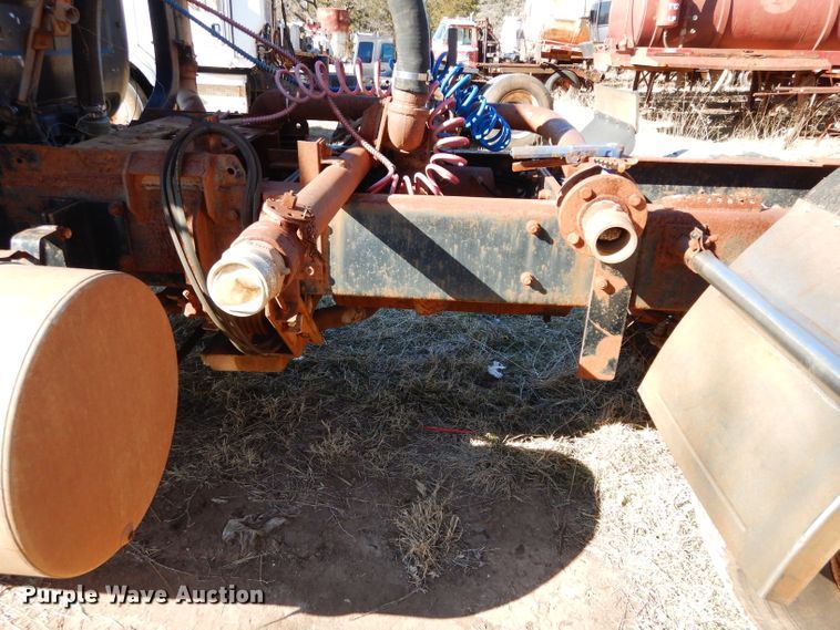 image for item GE9092 1989 Mack R688ST semi truck