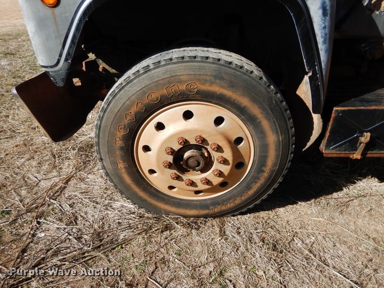 image for item GE9092 1989 Mack R688ST semi truck