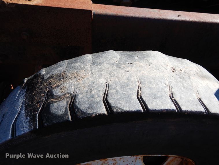 image for item GE9092 1989 Mack R688ST semi truck