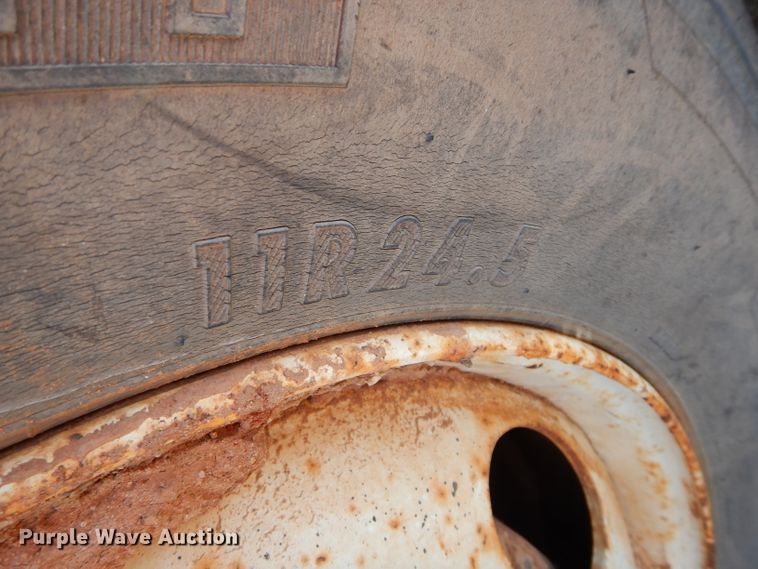 image for item GE9092 1989 Mack R688ST semi truck