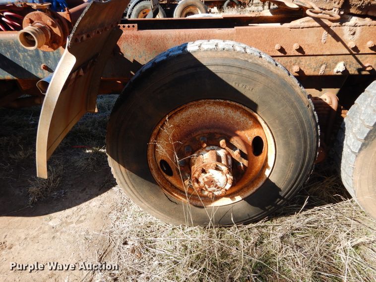 image for item GE9092 1989 Mack R688ST semi truck