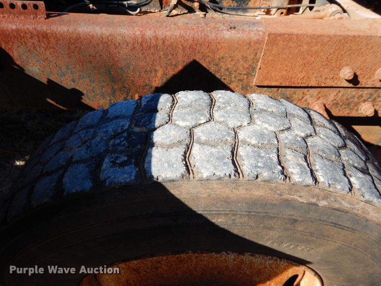 image for item GE9092 1989 Mack R688ST semi truck