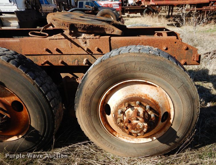 image for item GE9092 1989 Mack R688ST semi truck