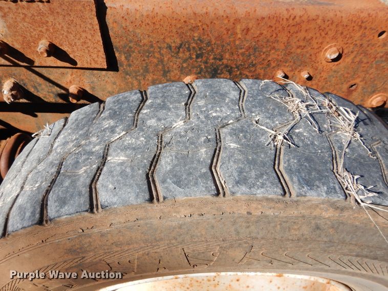 image for item GE9092 1989 Mack R688ST semi truck