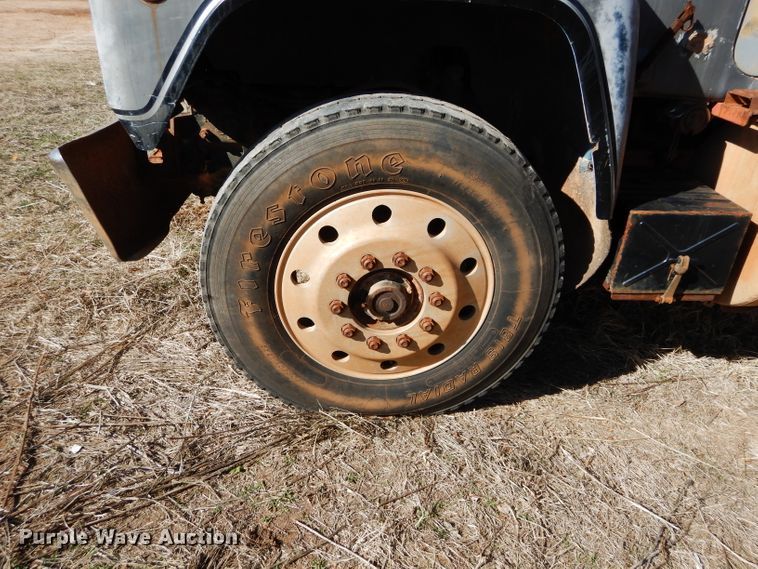 image for item GE9092 1989 Mack R688ST semi truck