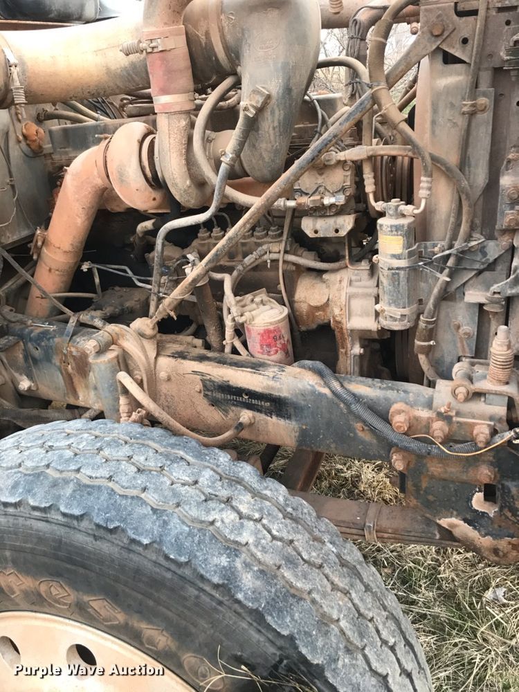 image for item GE9092 1989 Mack R688ST semi truck