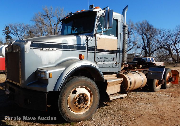 image for item GE9093 1992 Kenworth T800 semi truck