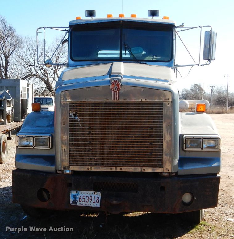 image for item GE9093 1992 Kenworth T800 semi truck