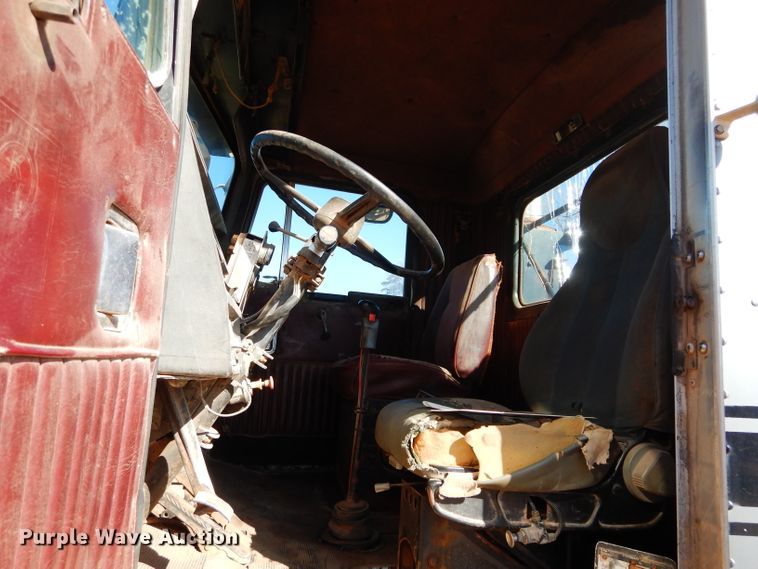 image for item GE9093 1992 Kenworth T800 semi truck