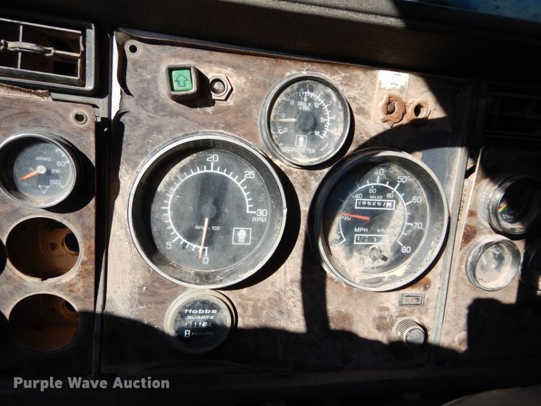 image for item GE9093 1992 Kenworth T800 semi truck