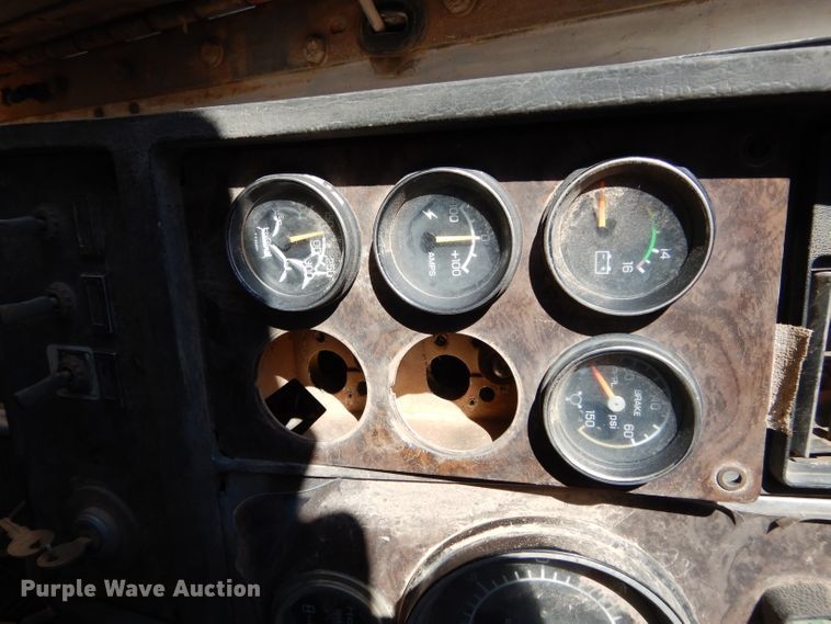 image for item GE9093 1992 Kenworth T800 semi truck