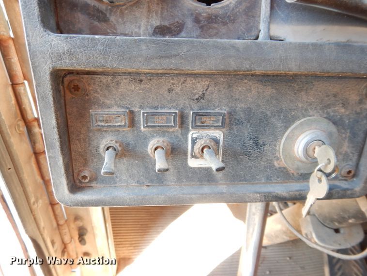 image for item GE9093 1992 Kenworth T800 semi truck