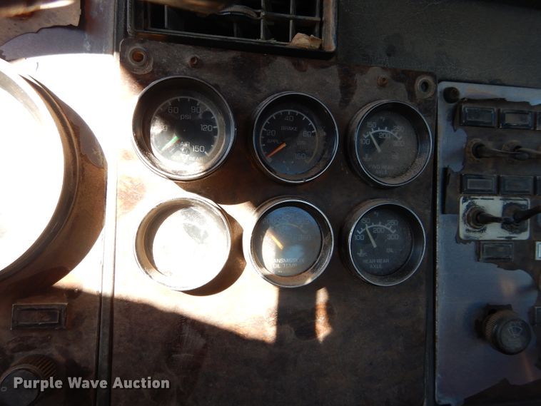 image for item GE9093 1992 Kenworth T800 semi truck