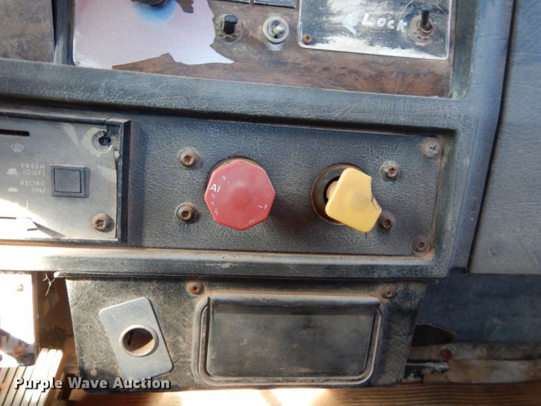 image for item GE9093 1992 Kenworth T800 semi truck