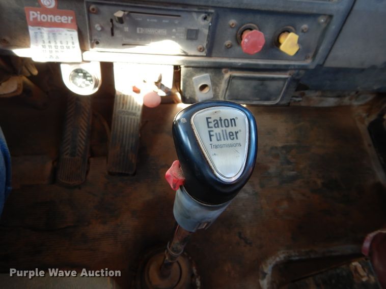 image for item GE9093 1992 Kenworth T800 semi truck