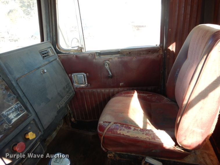 image for item GE9093 1992 Kenworth T800 semi truck