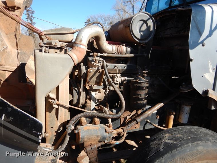 image for item GE9093 1992 Kenworth T800 semi truck